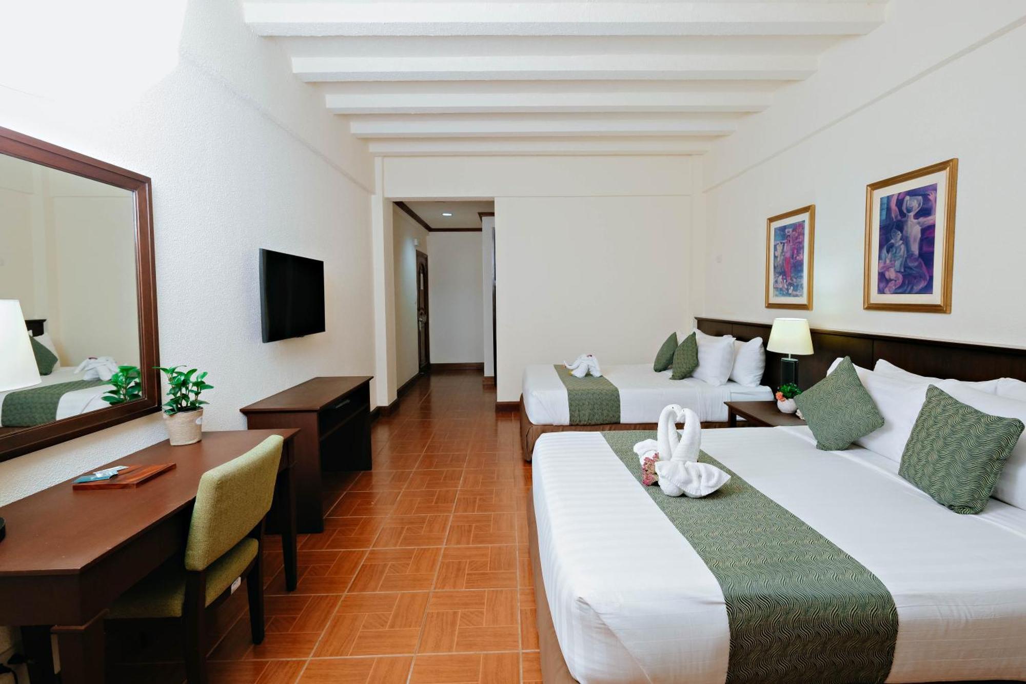 The Suites At Mount Malarayat Lipa City Exterior photo