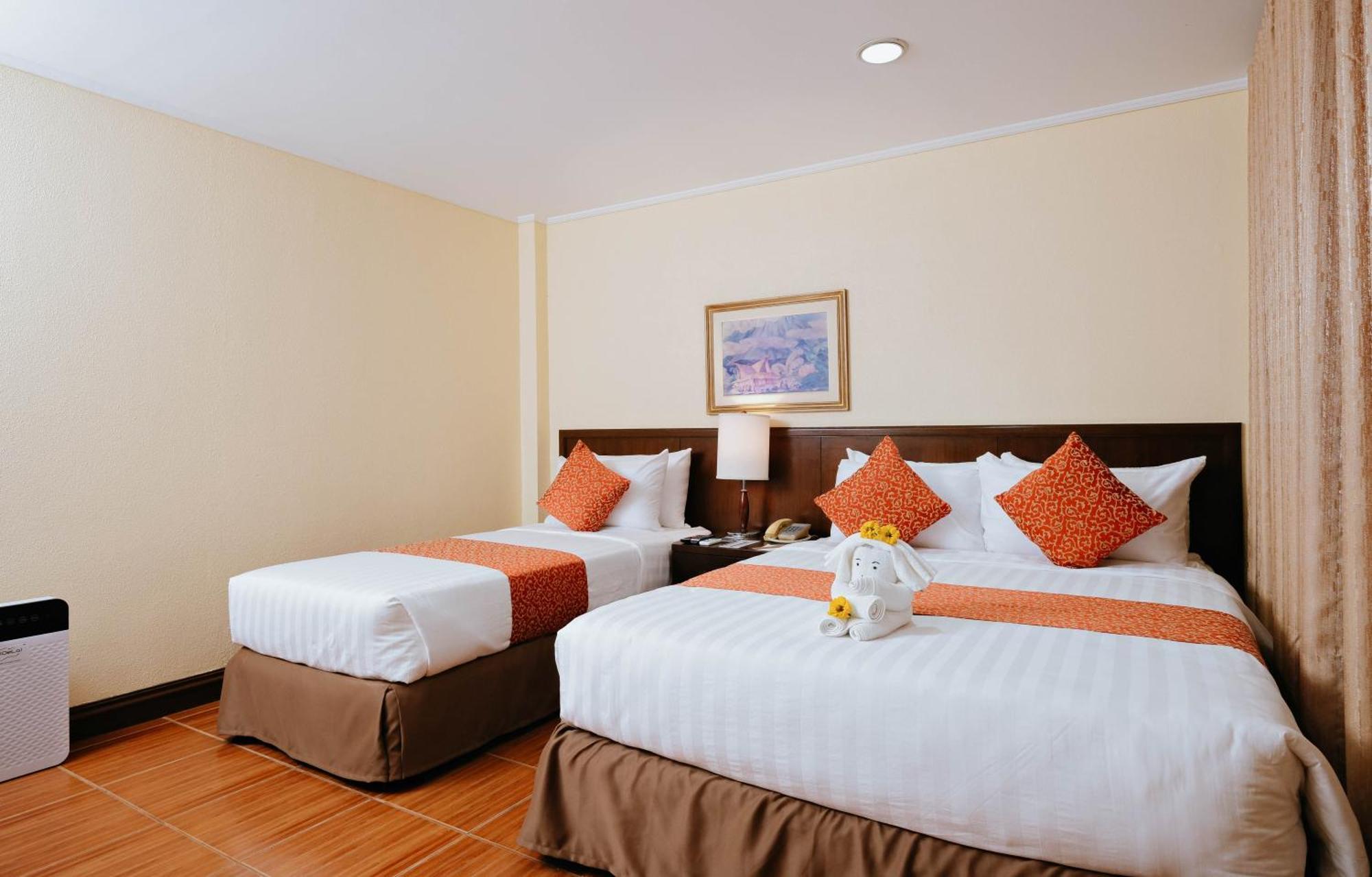 The Suites At Mount Malarayat Lipa City Exterior photo